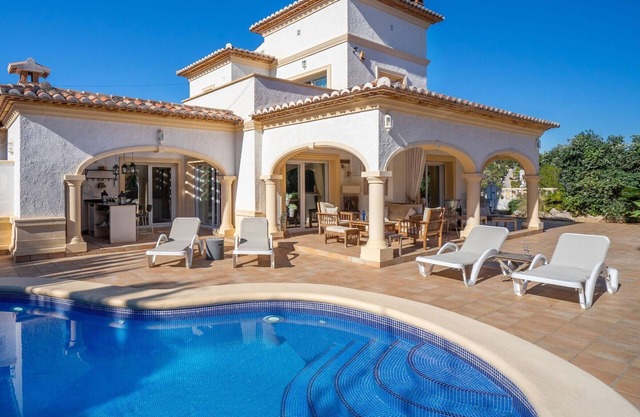 Villa Bella - 3 bedroom villa close to the beach