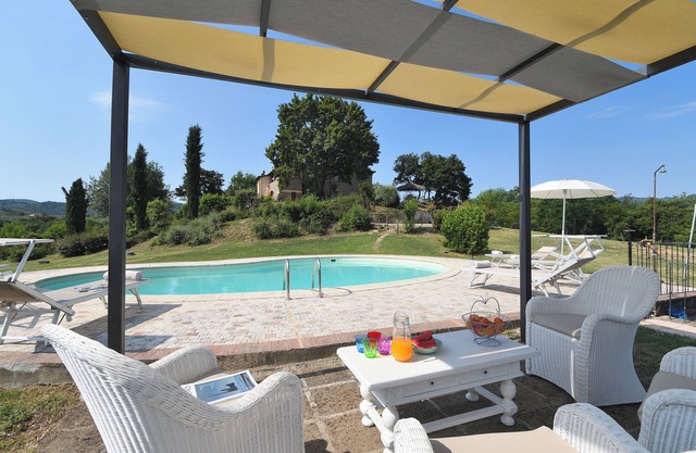 Villa Bella Lisa in Chianti with Pool+Jacuzzi!
