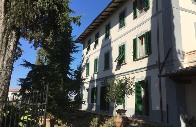 Villa between Florence Siena and Pisa. 1 km to village. A/C in all rooms-Wi Fi