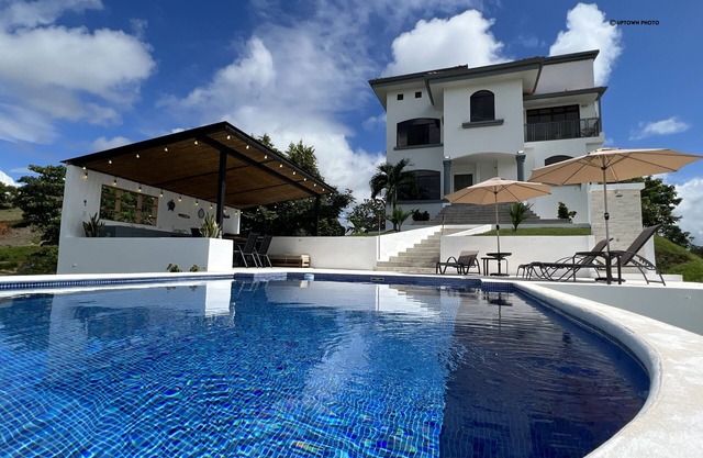 Villa Blanca: privacy, luxury, and disconnection. Just 2 minutes from the beach!