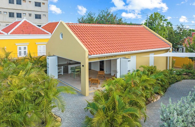 Villa Blenchi - Elegant Tropical Villa with Terrace in Otrobanda