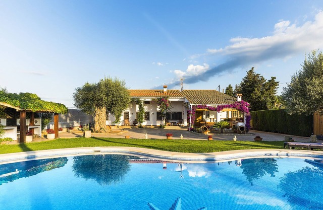 Villa by the sea with private pool and wifi