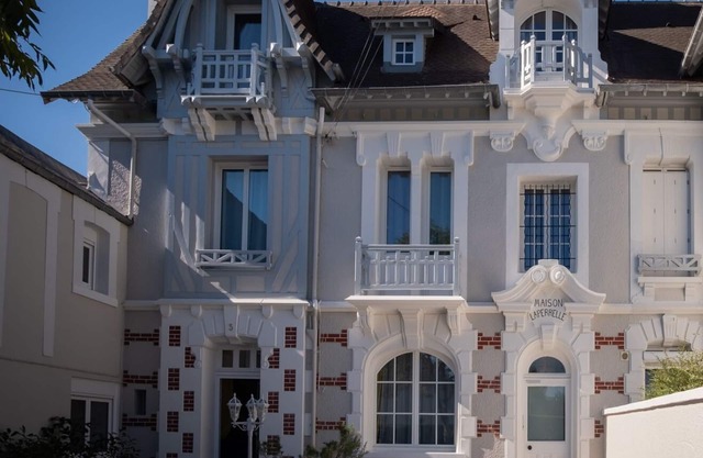 VILLA CABOURG center, beautifully renovated, garden, wifi, jacuzzi