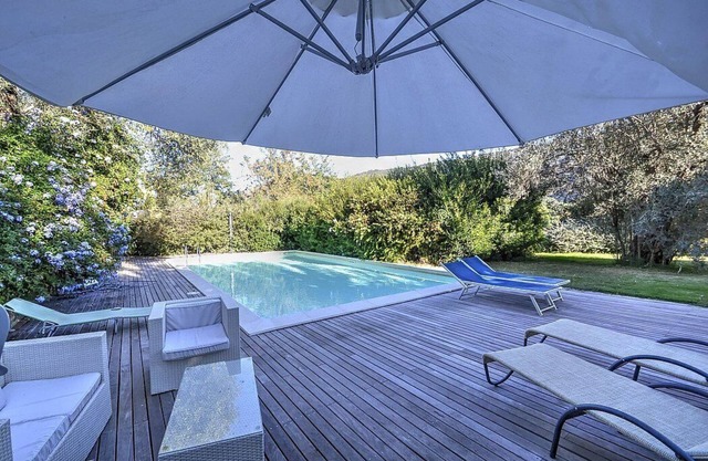Villa Calesse B: A characteristic and welcoming independent house surrounded by meadows and by green hills, with Free WI-FI.