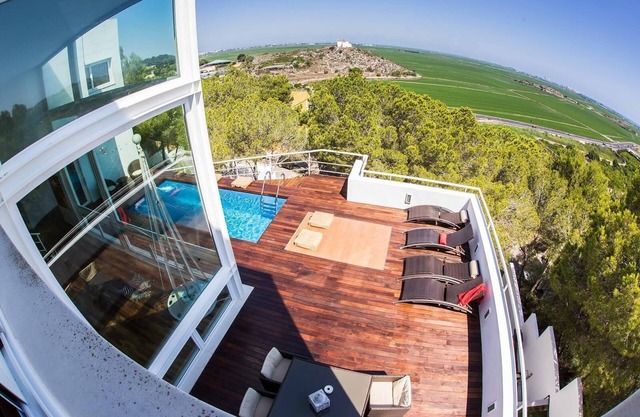 Villa-Casablanca with Sea View, Private Pool, Terrace & Wi-Fi