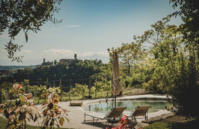 Villa 'Cascina Voglietti' with Private Pool, Wi-Fi and Air Conditioning