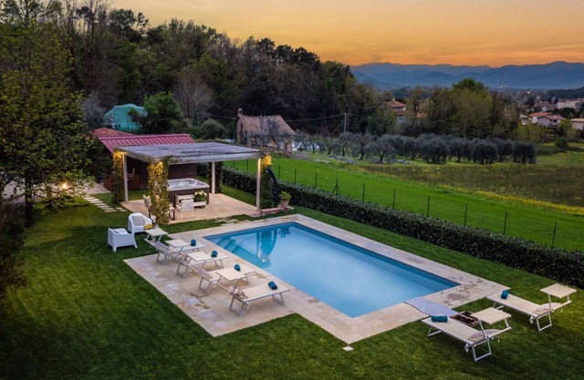 VILLA CATIA Farmhouse. 3 Luxury Bedrooms, a Pool, a Jacuzzi and a Dream-Like Getaway Experience