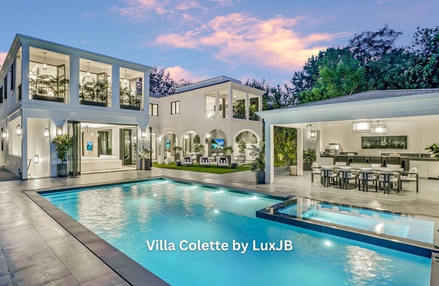 Villa Colette by LuxJB 🏆 Beverly Hills Flats Mansion 🏆 Sleeps 18 🏆 8 Bdr