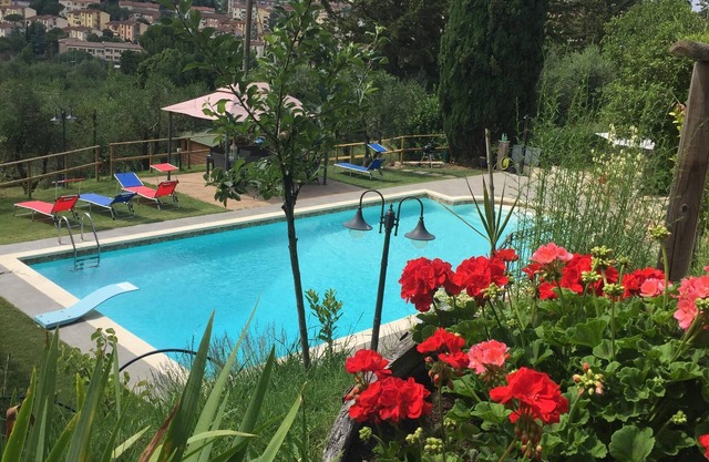 Villa "Colombaiolo di Marciano", 28 with garden and swimming pool near the center of Siena