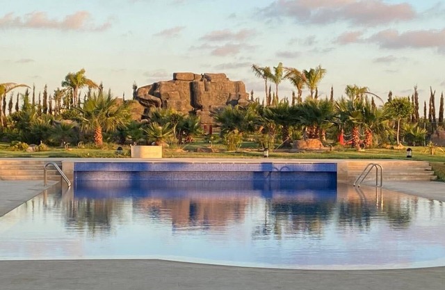 Villa de Luxe Avec Piscine et Cascade en Pension Complete