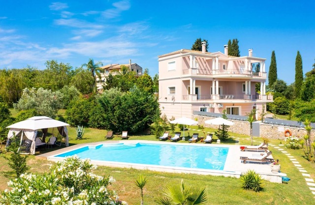Villa Denise - Four Bedroom Villa, Sleeps 8