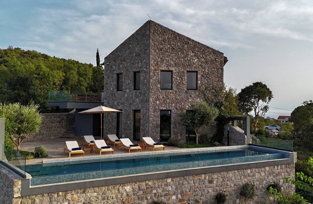 Villa Diamonte - Ancient Stones, New Horizons