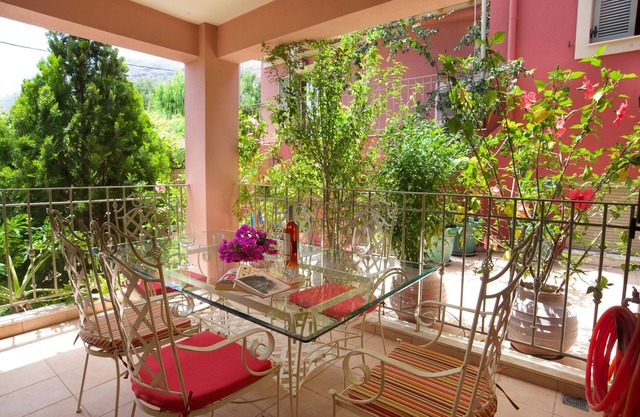 Villa Dioni, Stamoulis villas at the heart of the island