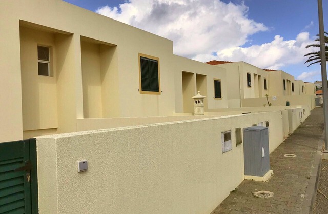 Villa Dragoeiro: near the beach (Henrique beach)