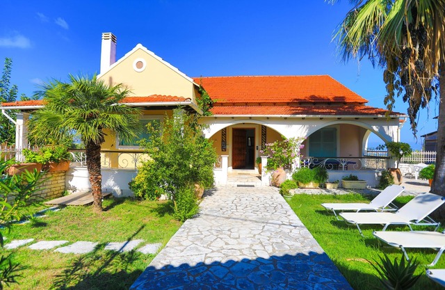 Villa Eftihia: Traditional, easy access, amazing sunsets