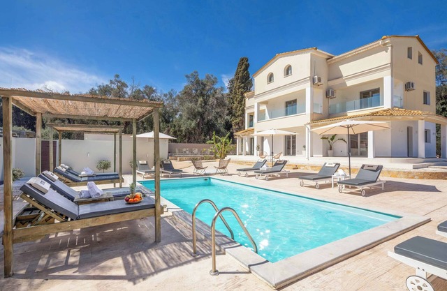 Villa Elegio - Four Bedroom Villa, Sleeps 8