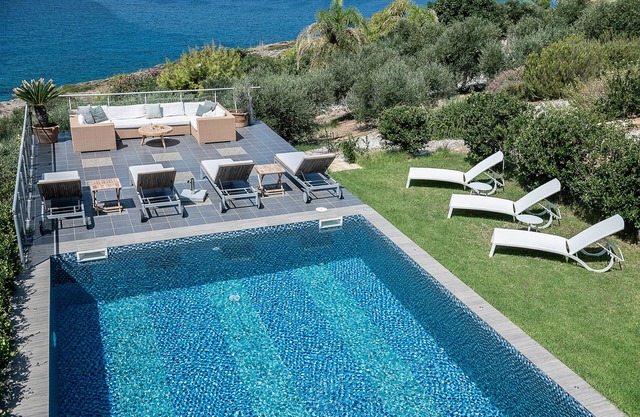 Villa Emilia front sea amazing sunset , large swimming pool can be heated .