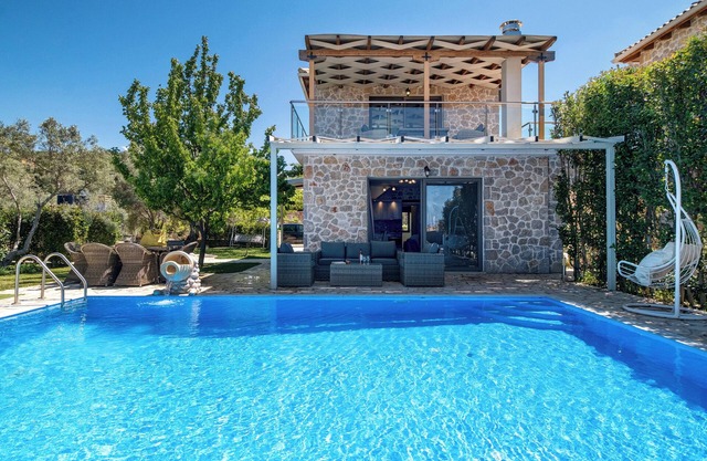 Villa "Emily" with Sea View, Private Pool & Wi-Fi