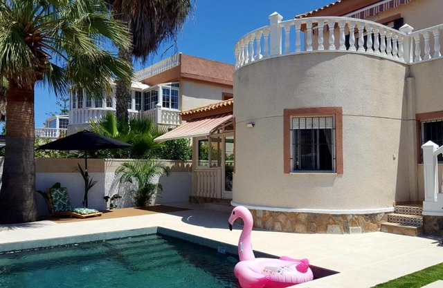 villa en torre de la horadada a 240m de la playa