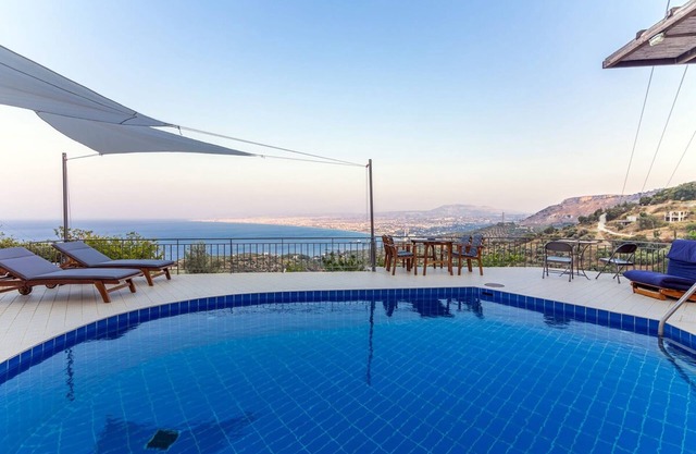 Villa Evakri with Private Swimming Pool & BBQ