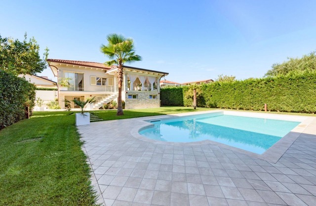 Villa Fiumetto by MMega