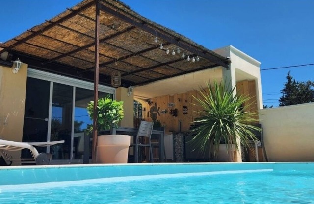 Villa with pool near Uzès
