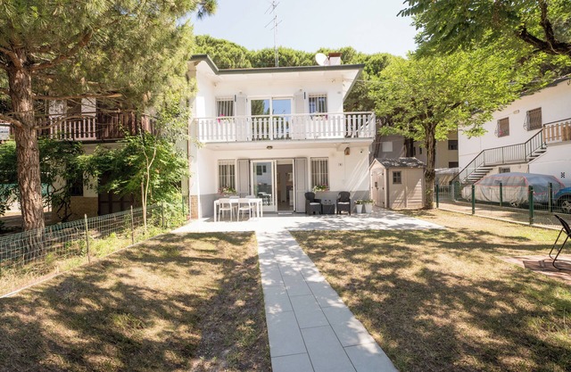 Villa HalaveliHome Relax in this oasis of quiet and elegance near the sea