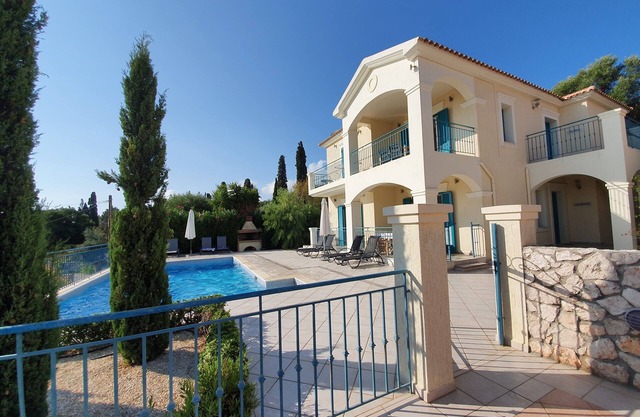 Villa Helios - Fully equipped, countryside location, sea views, pool & BBQ