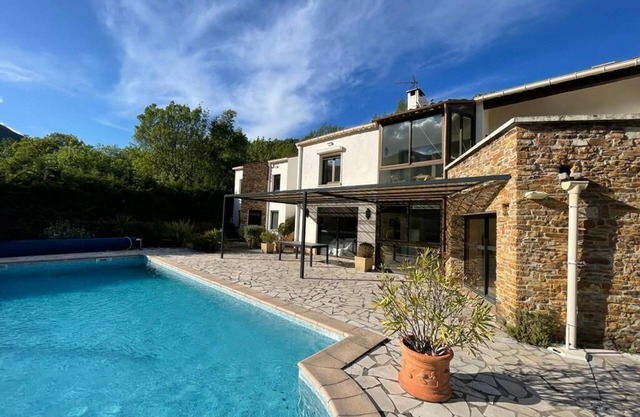 Villa "holidays" with swimming pool and tennis