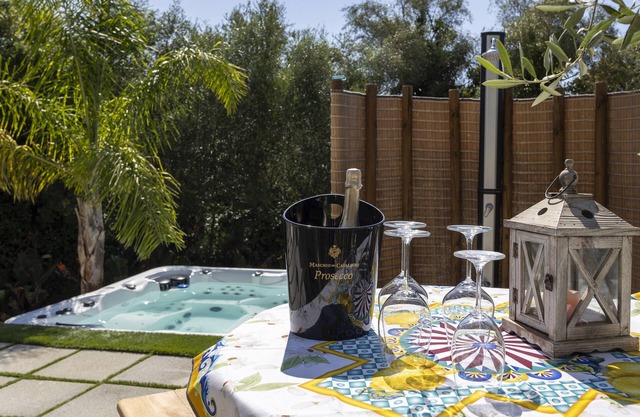 Villa 'Il Melograno' with Private Terrace, Jacuzzi, Wi-Fi and Air Conditioning