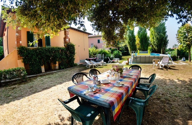 Villa in Cascine-la Croce with 3 bedrooms sleeps 10