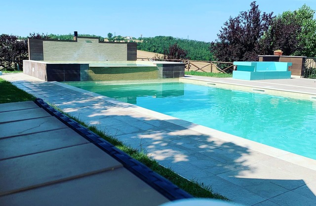 Villa Indipendente con Giardino Privato e Piscina Nell'ampio Giardino