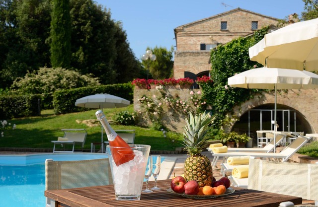 Villa rent with swimingpool, garden, tenniscurt, near the sea