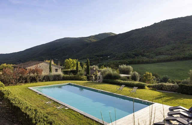 Villa in San Giovanni Del Pantano with 6 bedrooms sleeps 12