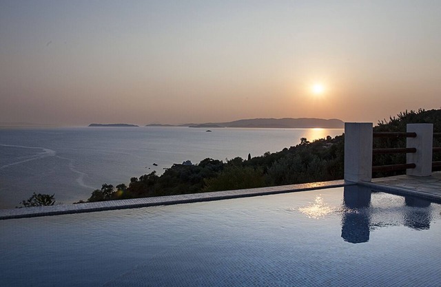 Villa Kalyves Armenopetra - Beautiful Pool - Amazing Sea Views -Walk to Beaches