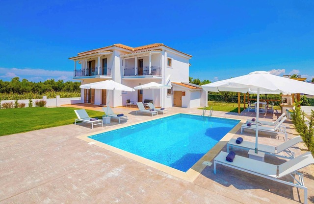 Villa Kerasia - Four Bedroom Villa, Sleeps 9