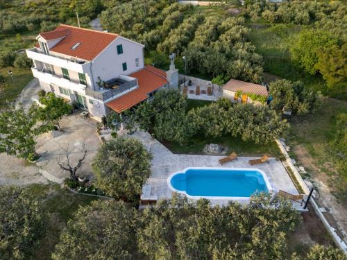 Villa Kucine Olives Garden