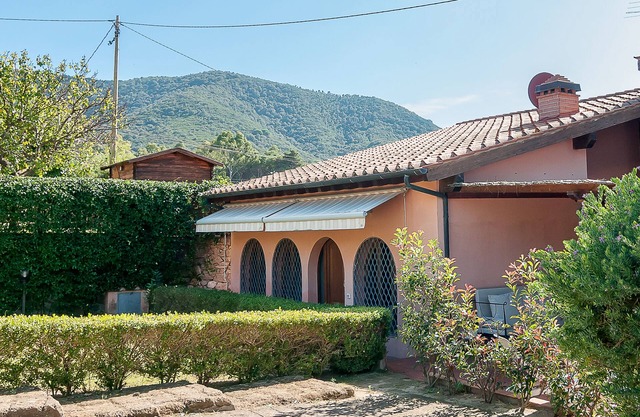 Villa La Guardiola, 11 beds 50 meters from the beach. Discount ferry.