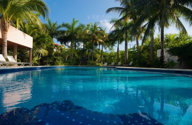 Villa La Joya Condo, only 50 meter from white sand beach, Playa Paraiso