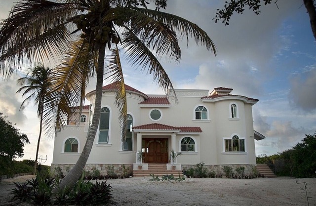 "Villa La Siesta", as its name suggests, is to relax in Caribbean style.