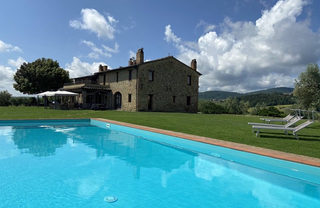 Villa 'Le Buccole Country House' con vista sulle colline perugine, Wi-Fi e aria condizionata.