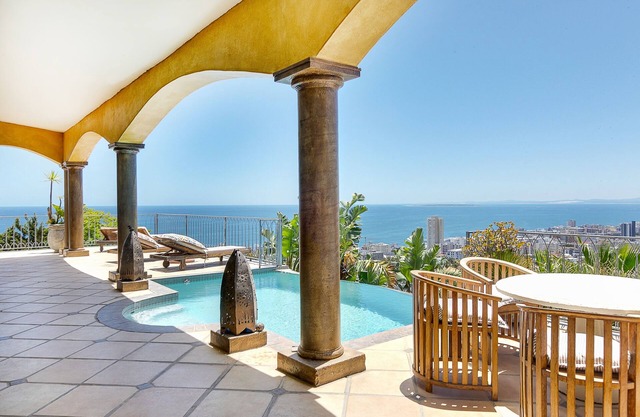 Villa Lyn in Fresnaye with ocean and mountain views (2 swimming pools)