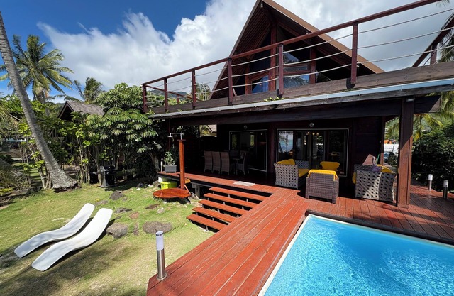 Villa Maharepa Beach by ENJOY VILLAS/3 bdrm with AC/2 bath/private pool + beach