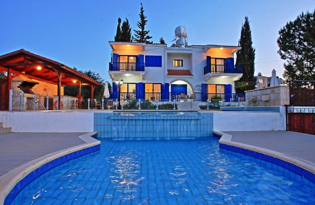 Villa Mandola Rosa: Elegantly decorated, sea views, pool, A/C