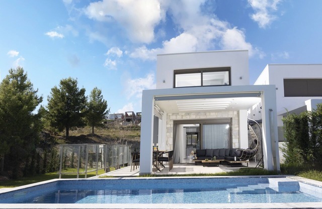 Villa Mare - Private Pool, 4 Bdrms, Sea View, BBQ