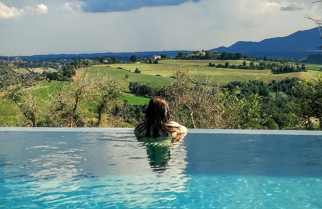 Villa Mirella between Rome, the thermal baths of Viterbo and Umbria - panoramic swimming pool with fireplace