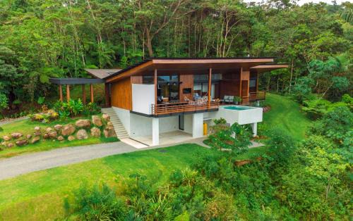 Villa Morpho - Luxury Jungle House at Ecolirios Green Community