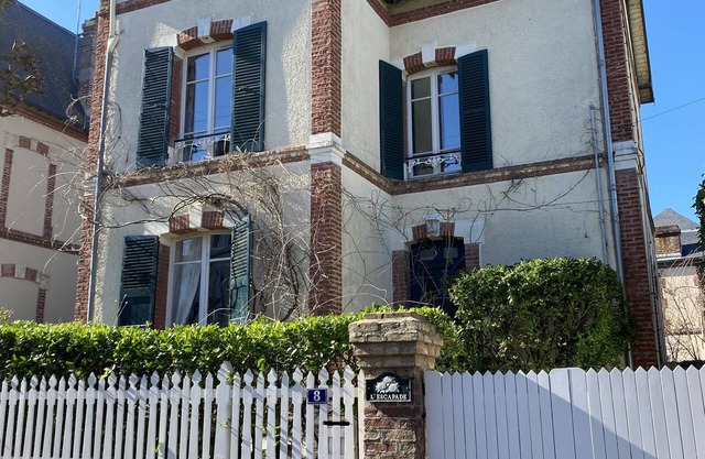 Villa near beach and shops