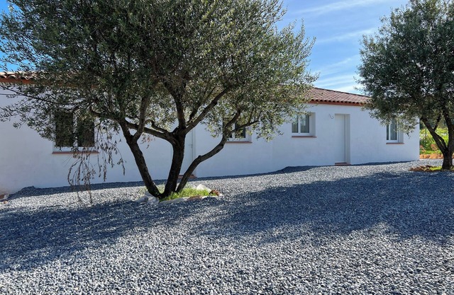 Villa Neuve Avec Piscine Privée Dans Petit Hameau Tres Calme