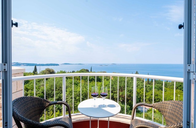 Villa Panorama Dubrovnik (S2) - Comfort Double Room with Balcony and Sea View